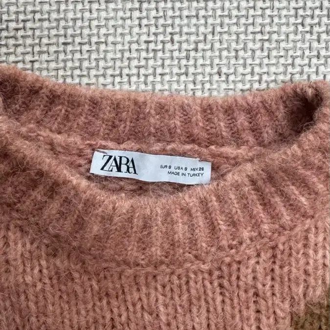 자라 Zara 브라운+분홍 니트