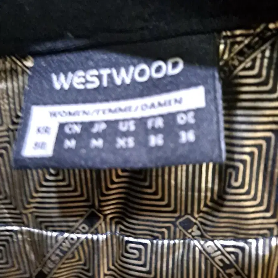 WEST WOOD 거위솜털경량 패딩 새옷수준