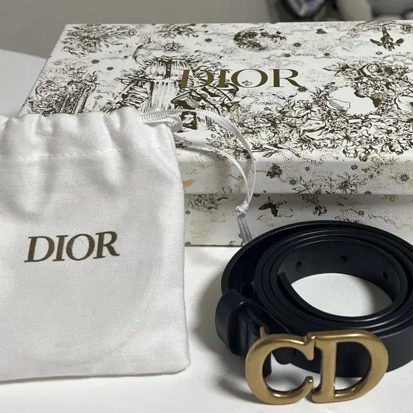 Dior 디올 새들 벨트 90 , 파우치, 홀리데이전용 박스