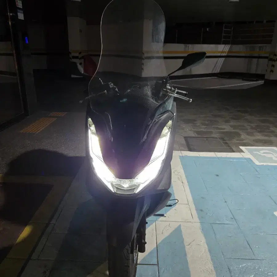 pcx125abs 21년식 판매합니다.