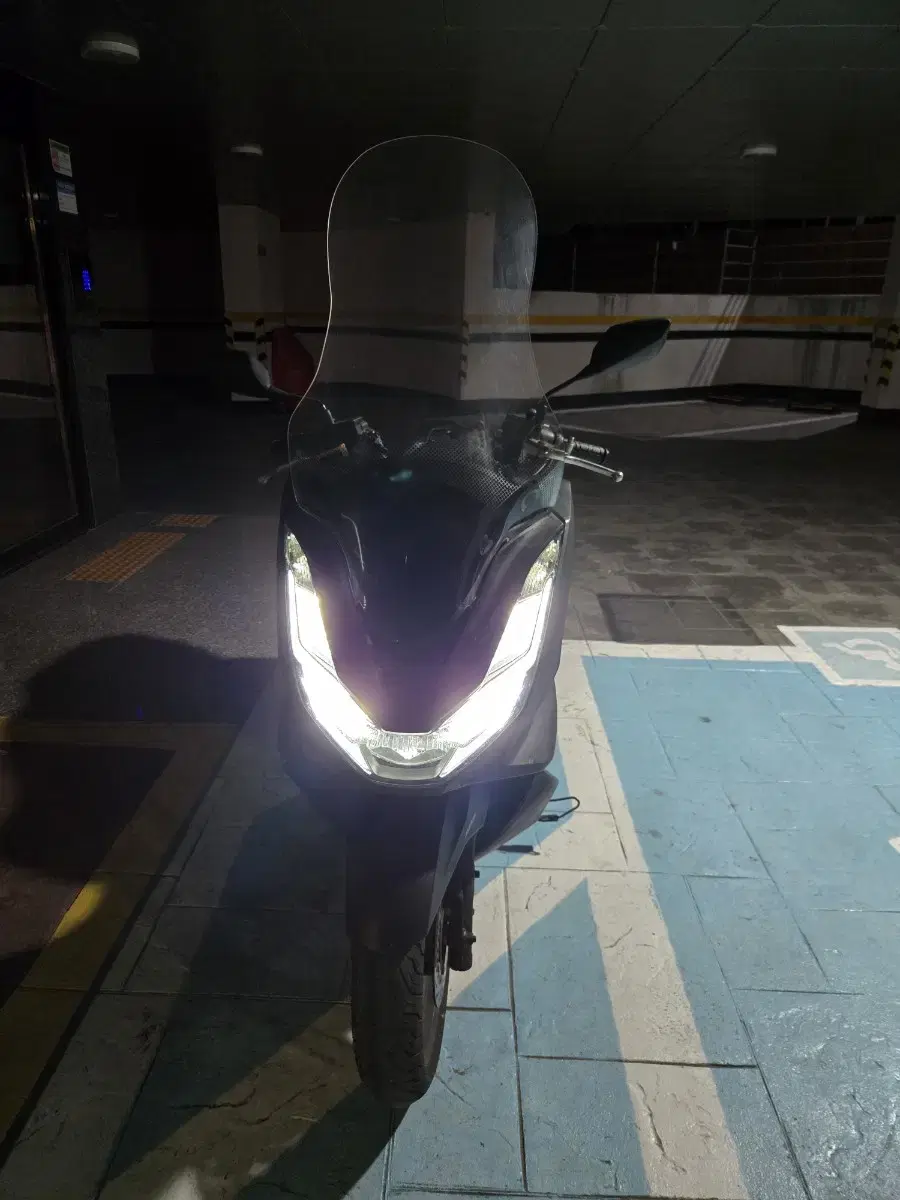 pcx125abs 21년식 판매합니다.