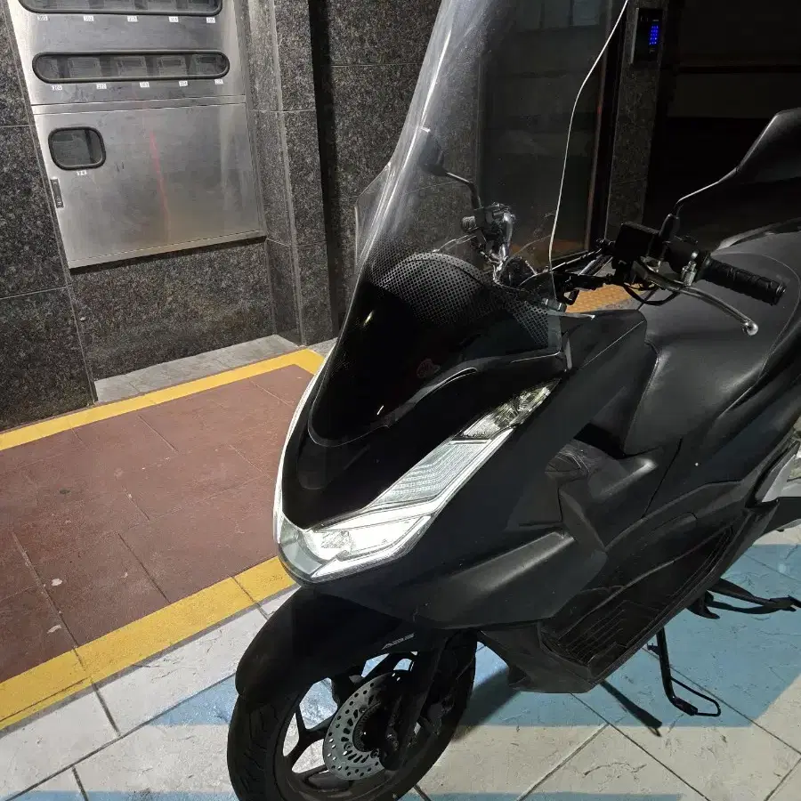 pcx125abs 21년식 판매합니다.