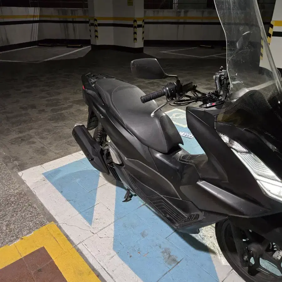 pcx125abs 21년식 판매합니다.