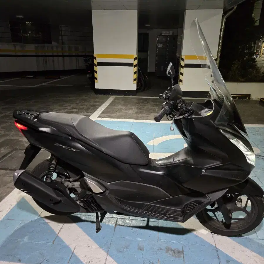 pcx125abs 21년식 판매합니다.