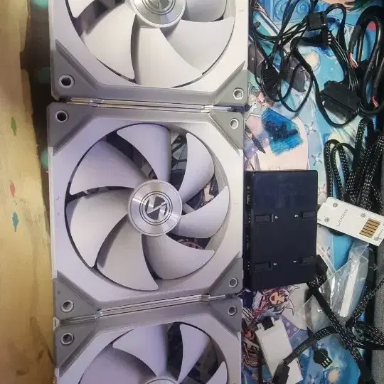 리안리 FAN SL120 RGB 화이트 4개 팔아요 컨트롤러 포함