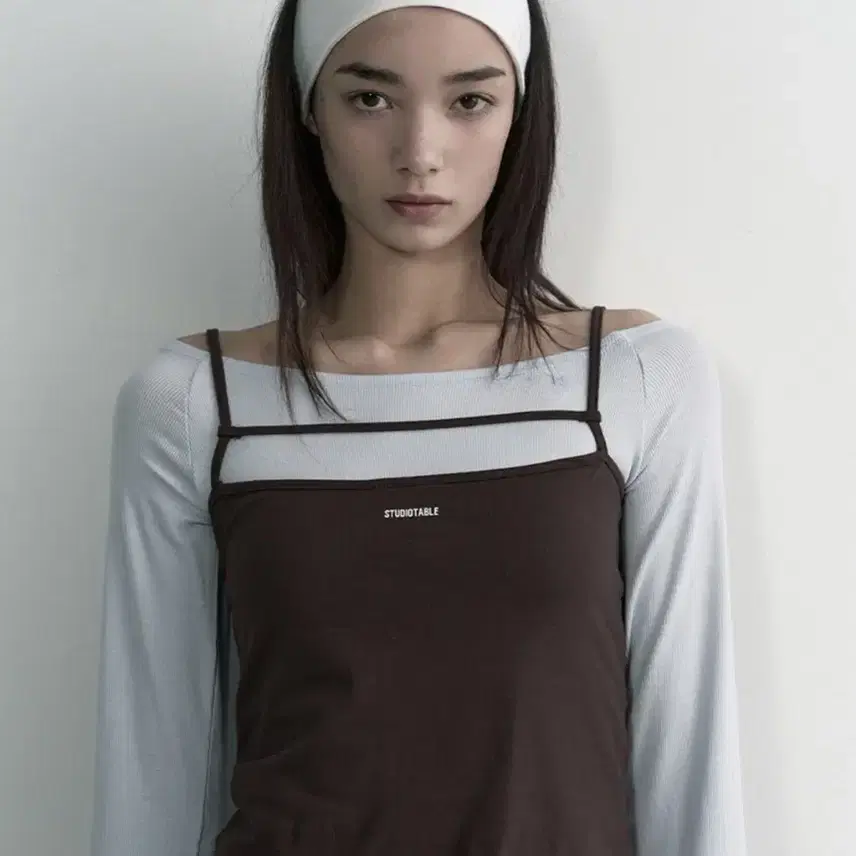 스튜디오테이블 VARY STRAP SLEEVELESS TOP, BROWN