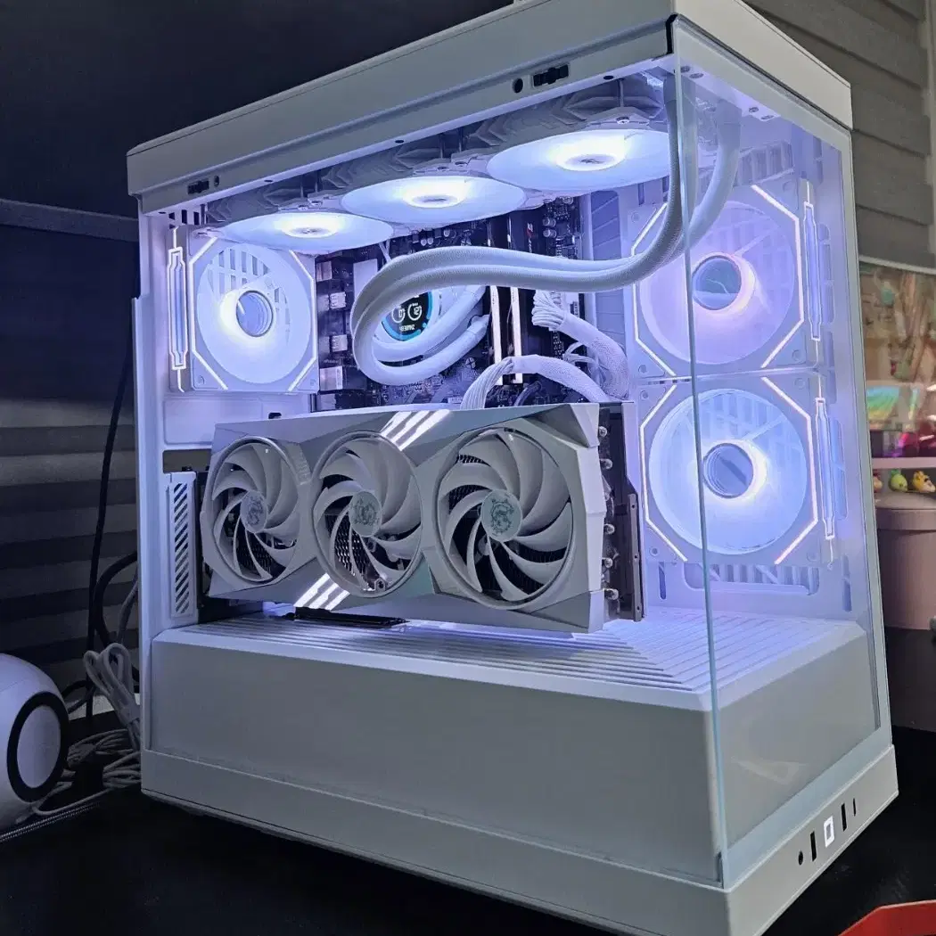 7800x3d rtx4080super 화이트 본체