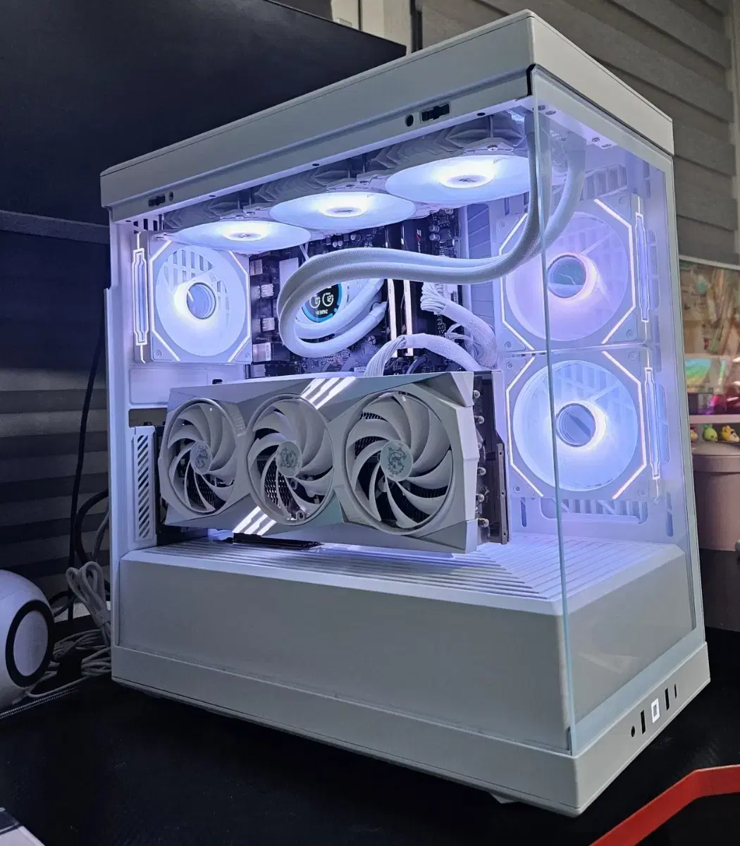 7800x3d rtx4080super 화이트 본체