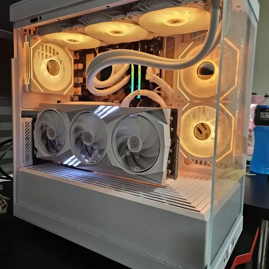 7800x3d rtx4080super 화이트 본체