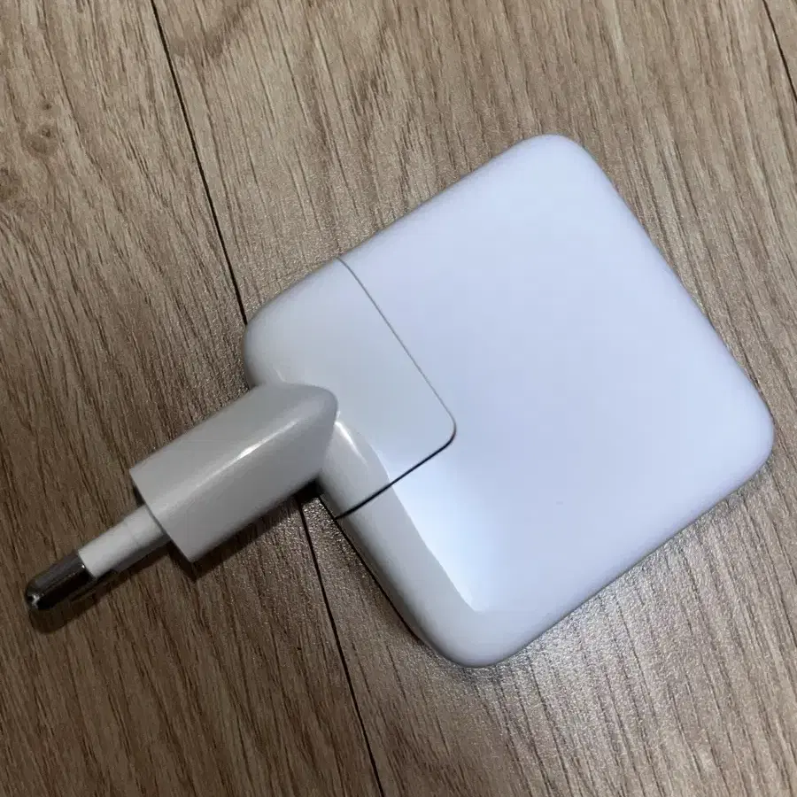 애플 30W USB-C 어댑터