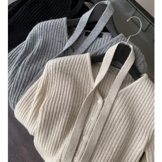 엘로주 Ribbed Glitter Knit Cardigan