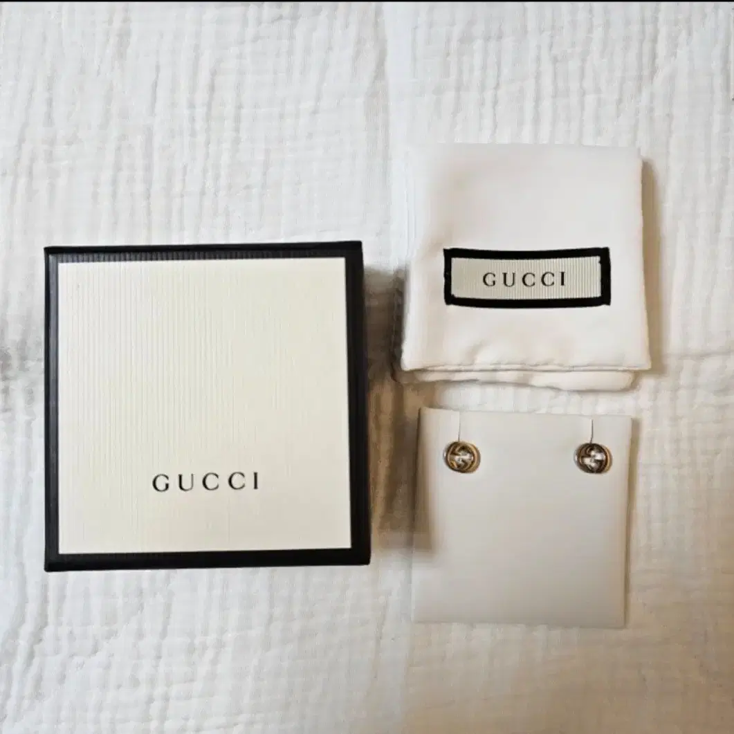 gucci 구찌 인터로킹 스터드 귀걸이