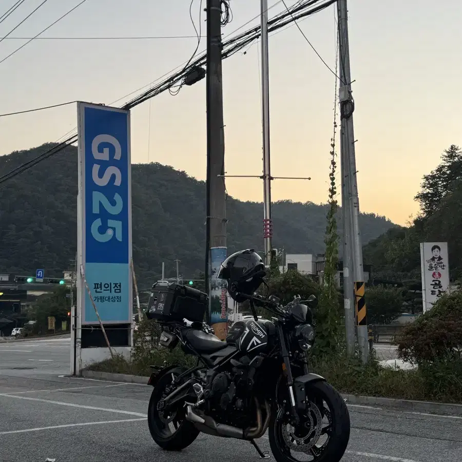 23년식 트라이던트660 급매 7700km