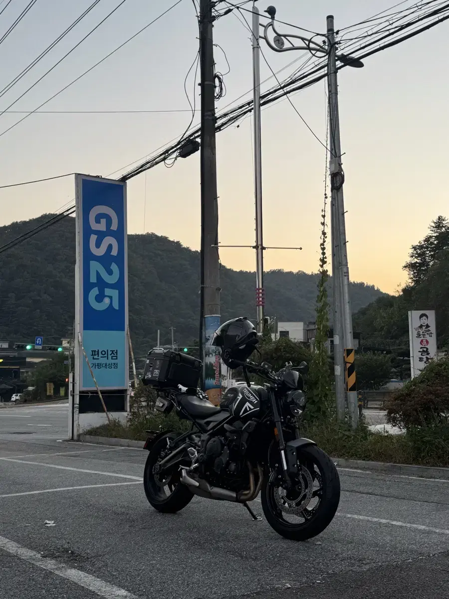 23년식 트라이던트660 급매 7700km