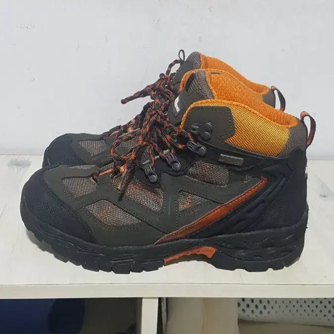 택포 265~270 A급 REDFACE GORE-TEX 트레킹 중등산화!