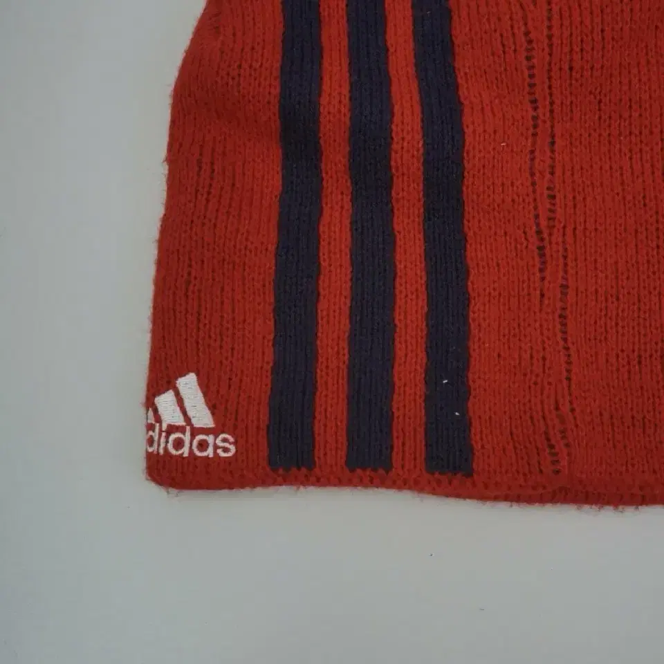 adidas 3 lines beanie