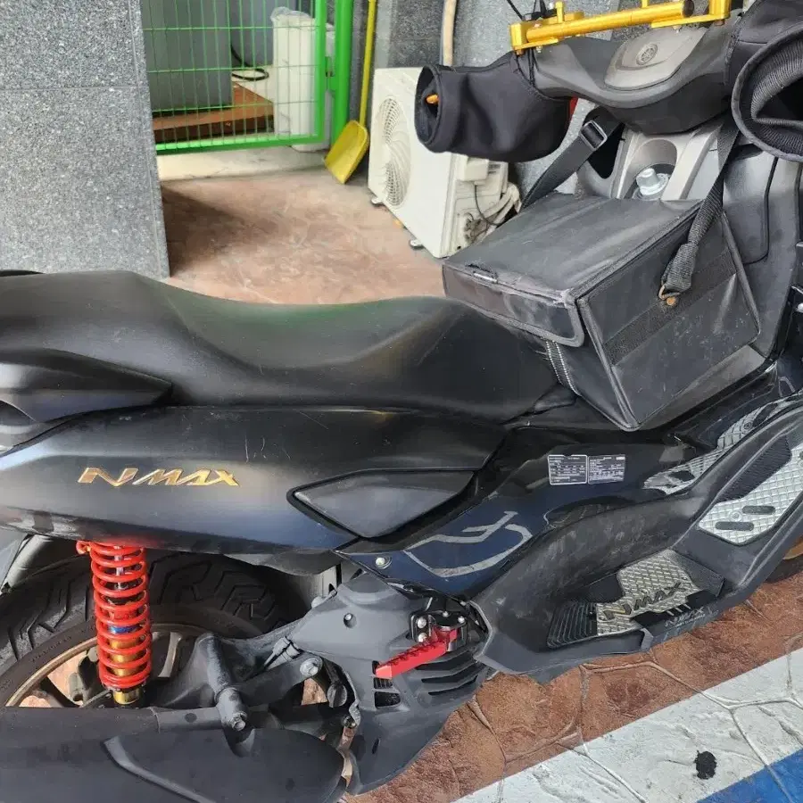 nmax 125 팝니다