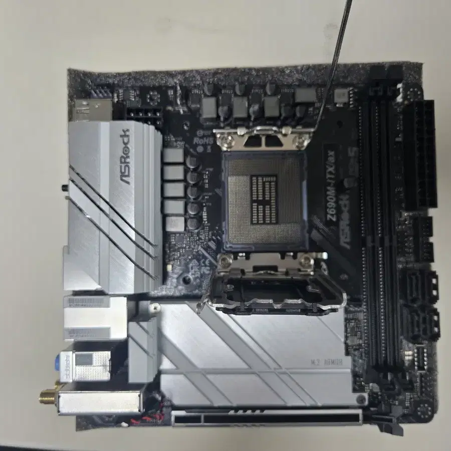 ASRock Z690M-ITX/ax 메인보드 + 소켓가이드