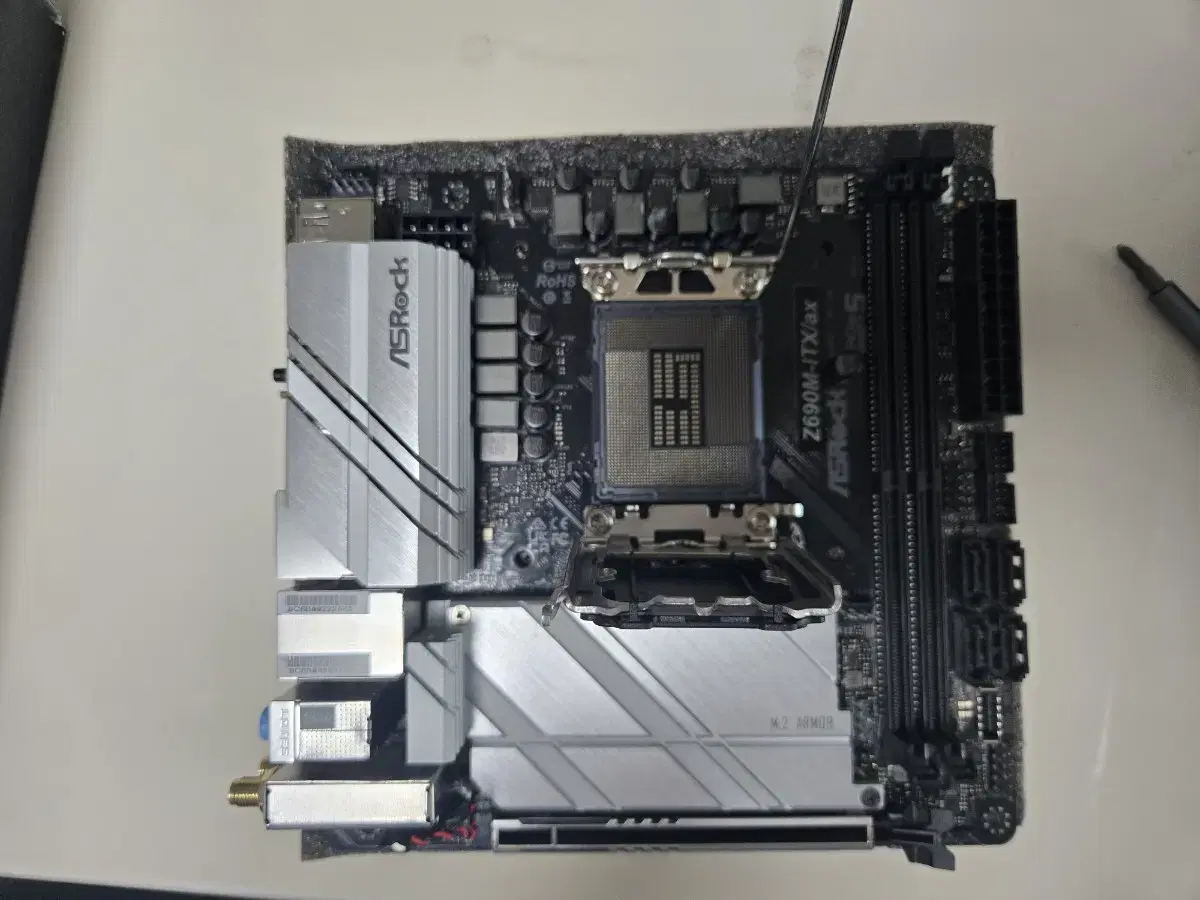 ASRock Z690M-ITX/ax 메인보드 + 소켓가이드