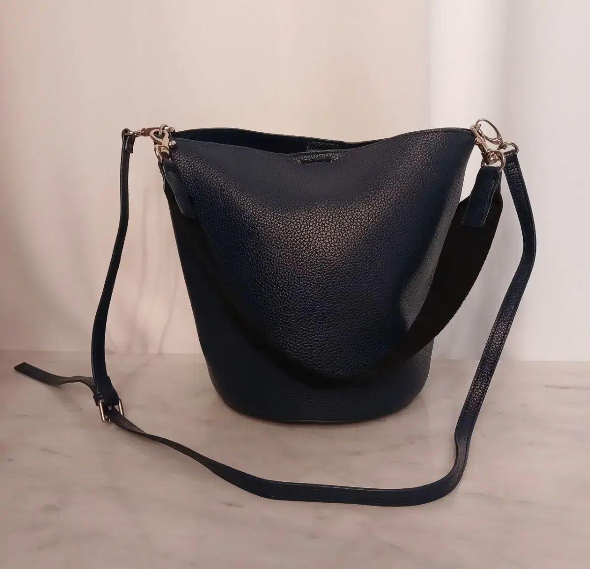 Cylindrical shoulder and crossbody bag