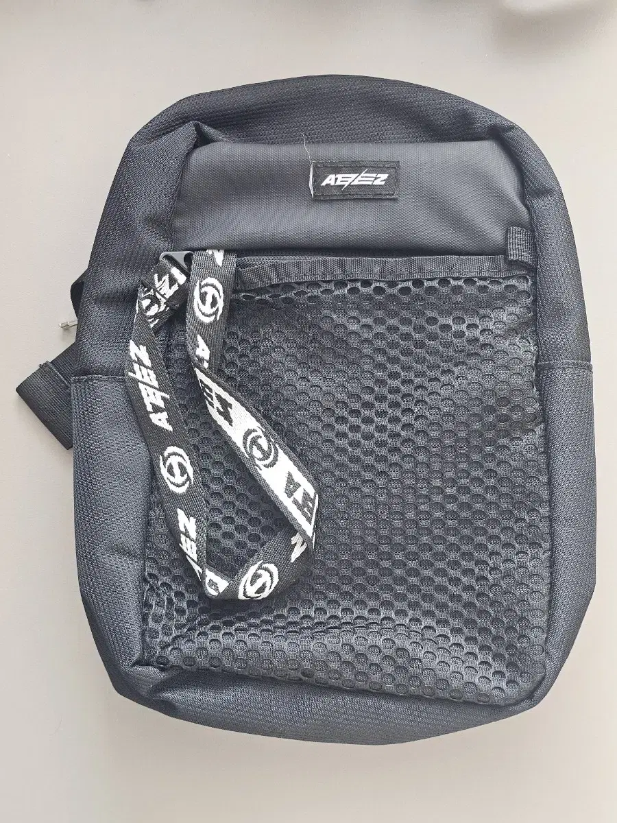 에이티즈 라이티니 LIGHTINY SLING BAG 포카 제외