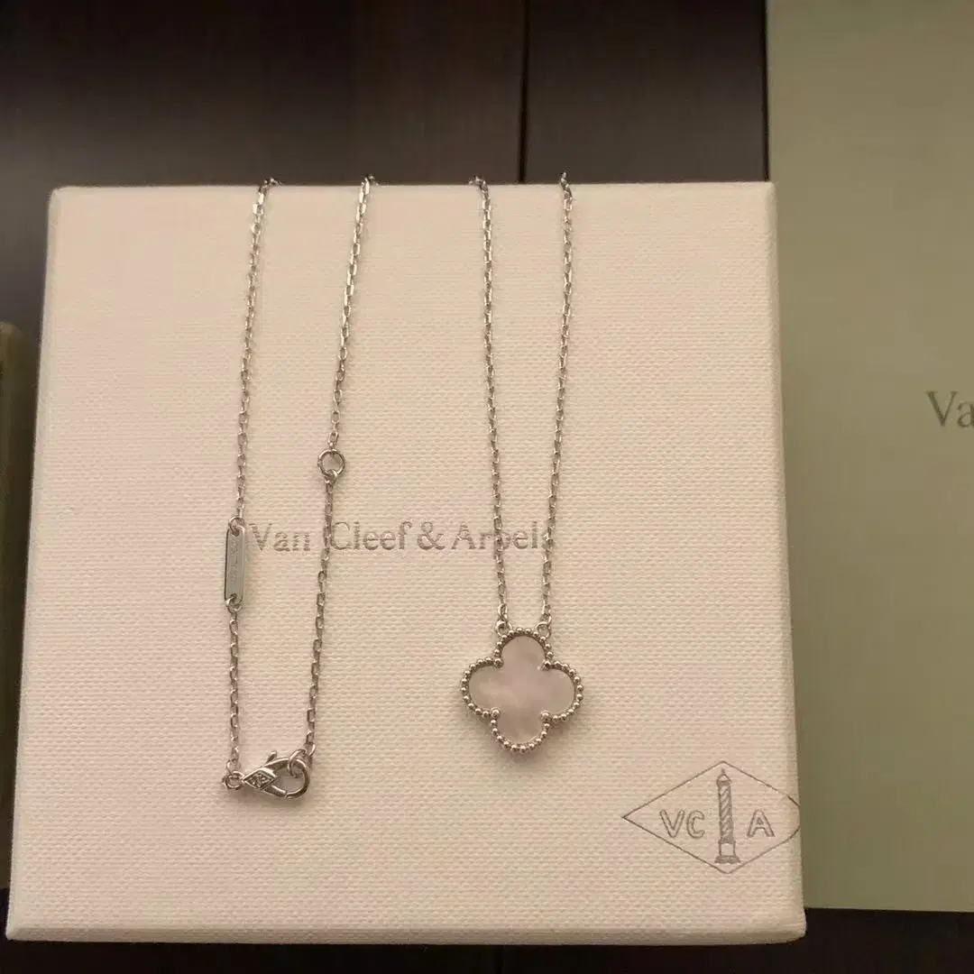 해외구매대행Van Cleef & Arpels진주 패모 네잎 클롭 펜던트