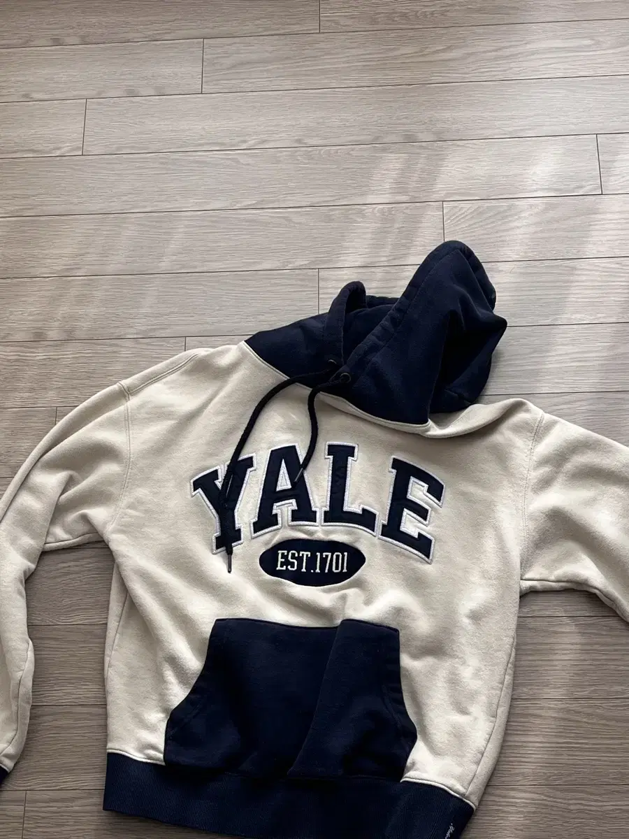 2 TONE ARCH HOODIE BEIGE / NAVY, 예일 후드티