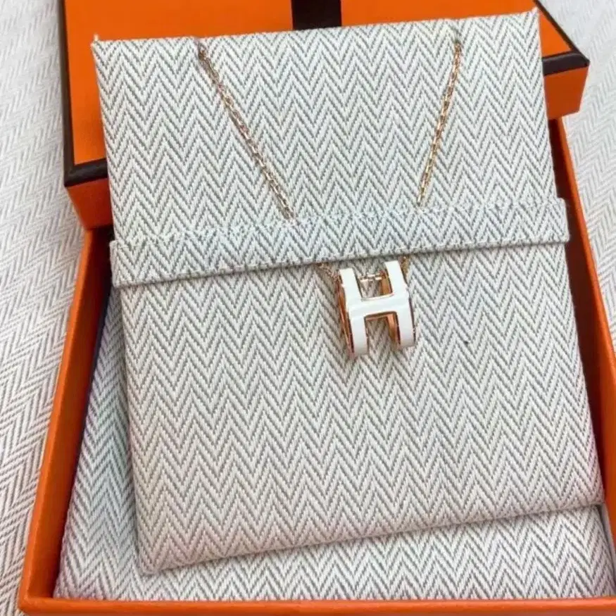 해외구매대행HERMES mini h 로고 화이트 펜던트 골드 목걸이입니다