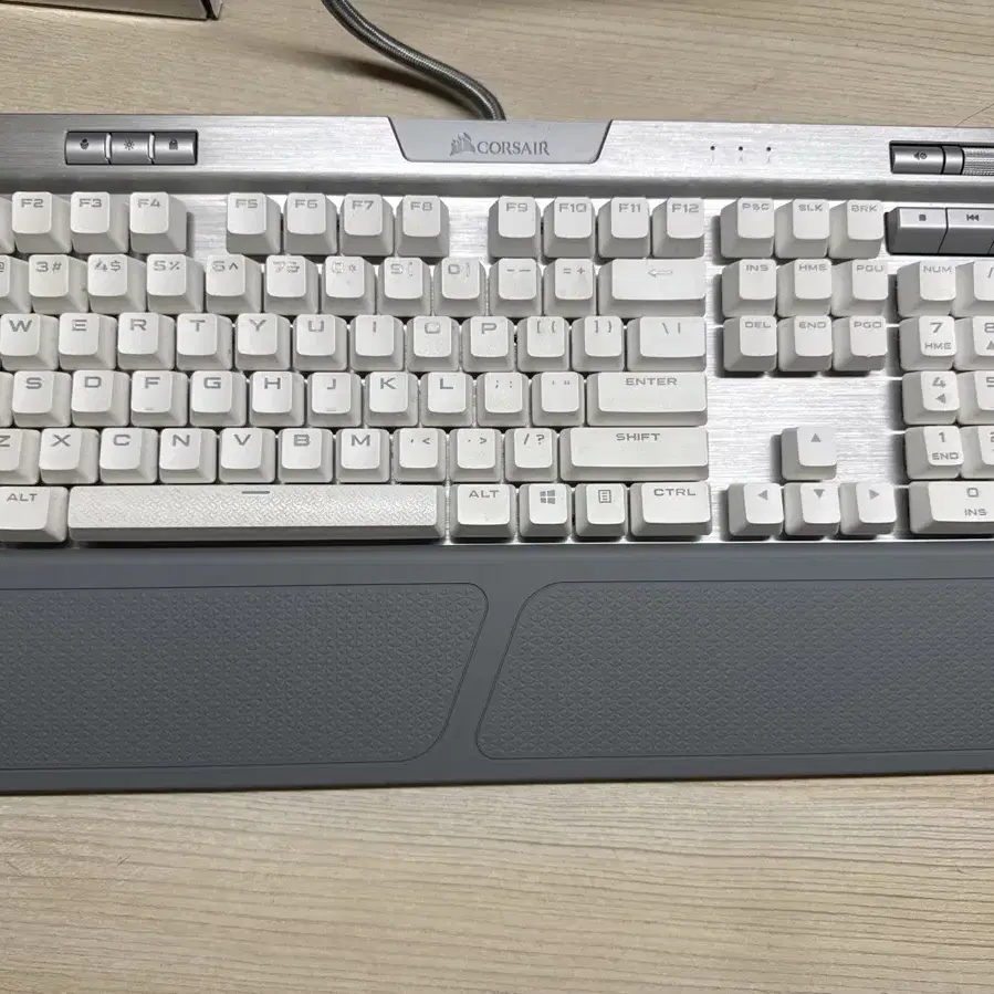 커세어 corsair k70 se 은축