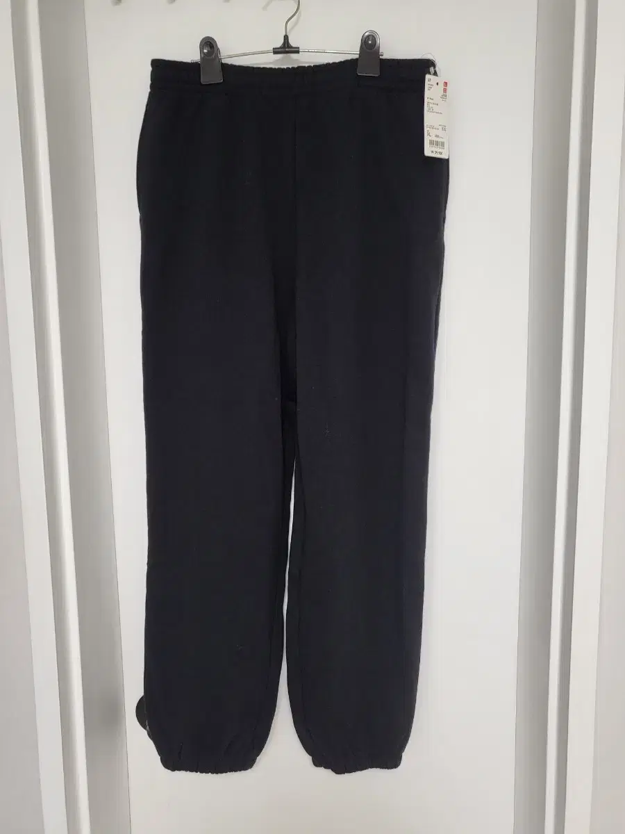 택포33(New)Uniqlo Black Training Sweatpants