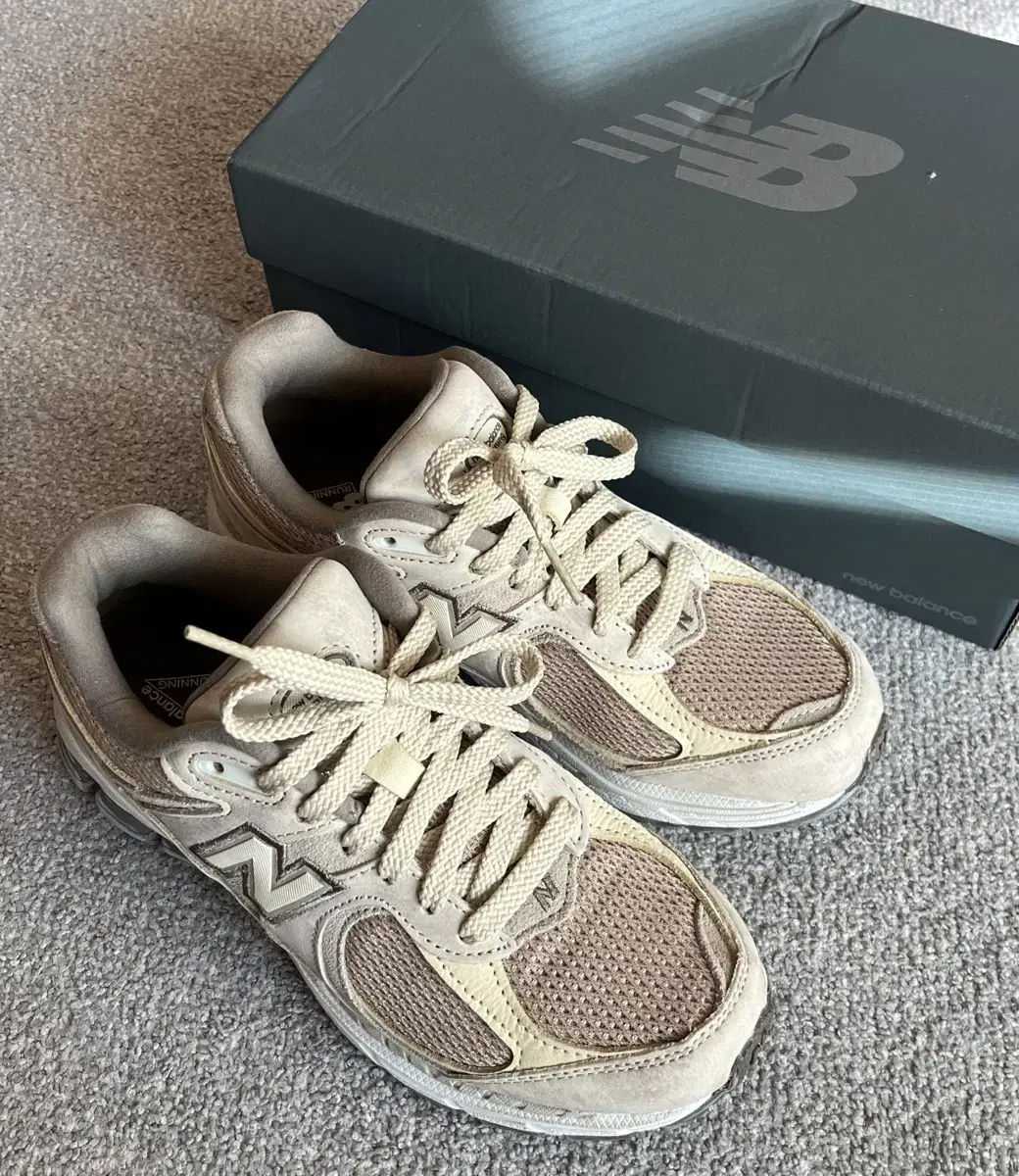 New Balance M2002RID 230 Beige