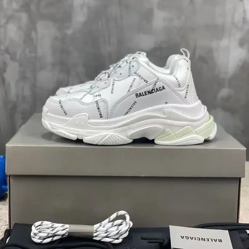 일본 구매Balenciaga스니커즈 아빠 슈즈는 남녀 공종이다