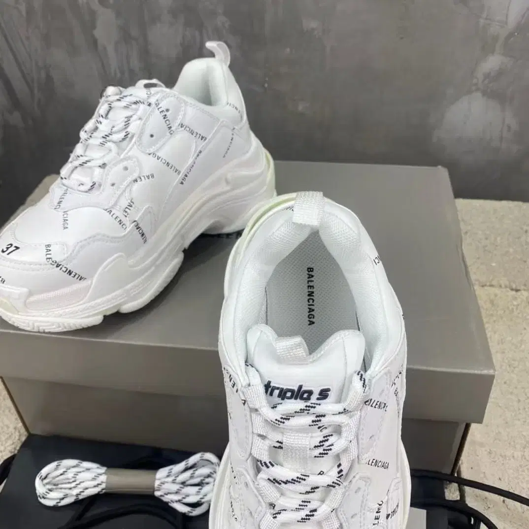 일본 구매Balenciaga스니커즈 아빠 슈즈는 남녀 공종이다