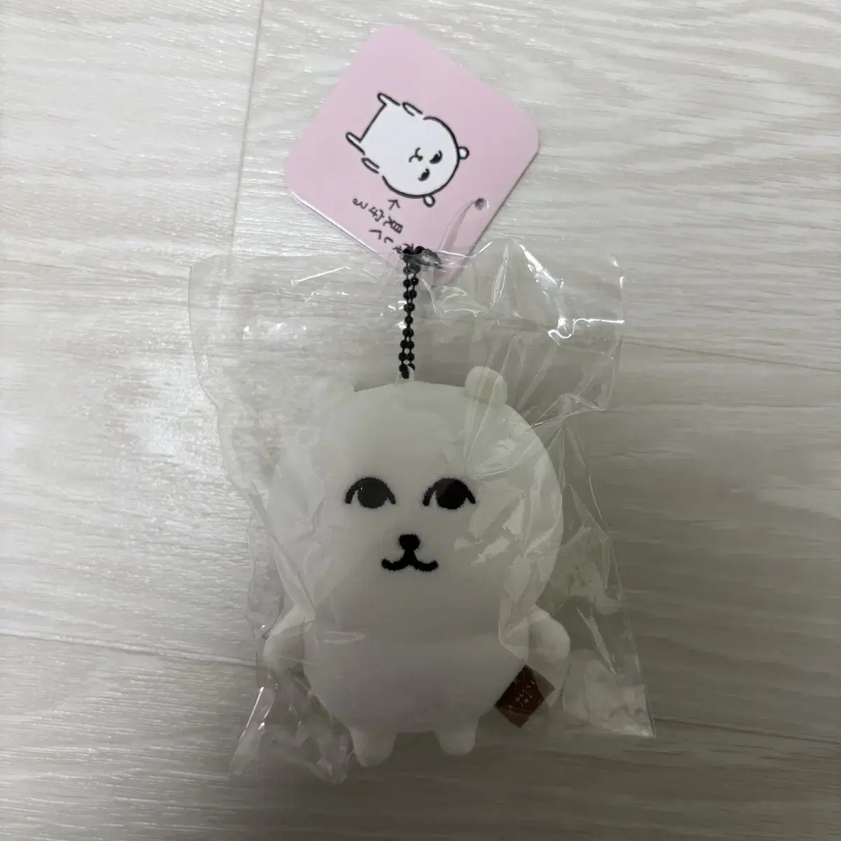 농담곰 부드럽게 쳐다보는 그윽 마스코트 인형