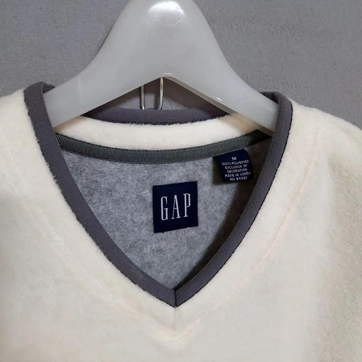 Gap 브이넥 폴라폴리스 도톰 티셔츠 M   n2316   애슐리상점