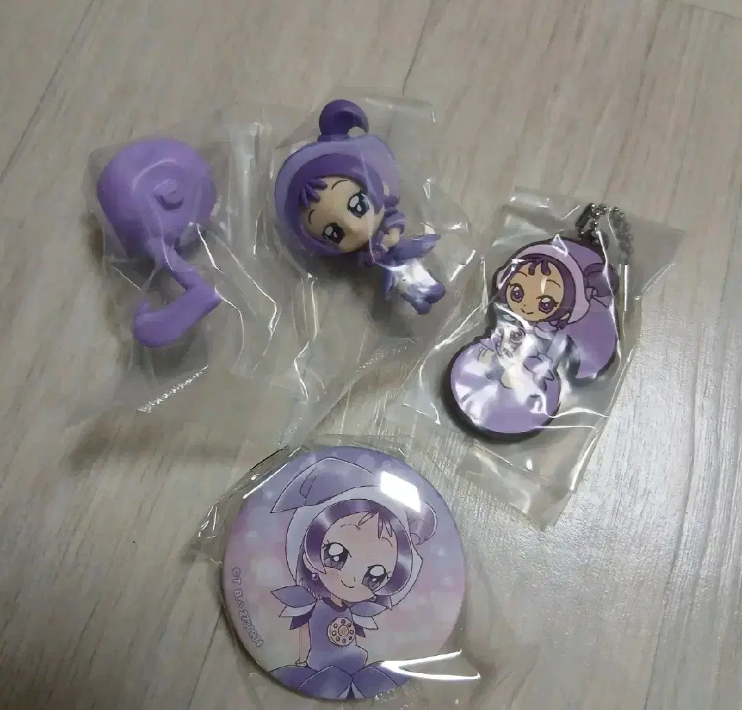 Little Wizard remi Asoto bora Figure Rubber Strap Can Badge Gacha