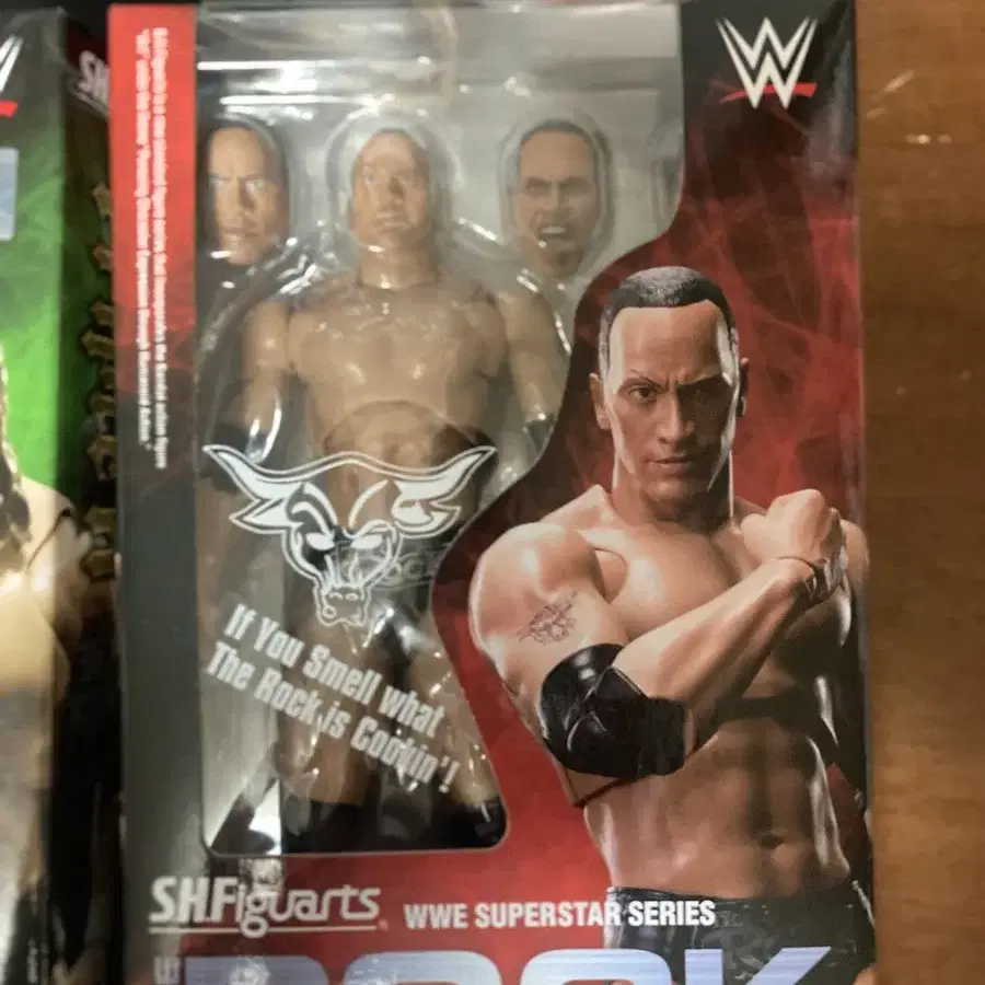 반다이 S.H.Figuarts WWE  스톤콜드 트리플H 더락