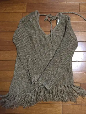 GARULA 가룰라 V넥 데미지 니트 스웨터 M사이즈