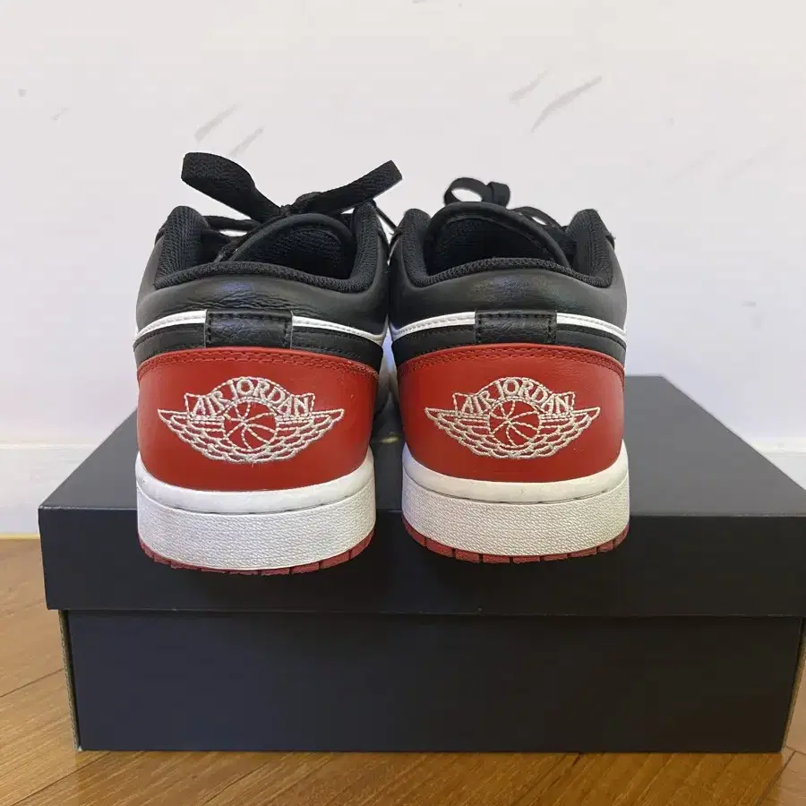 Jordan 1 Low Bred Toe 판매합니다