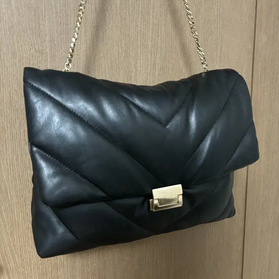 Zara 자라 퀼팅 레더 패딩 체인백 숄더백