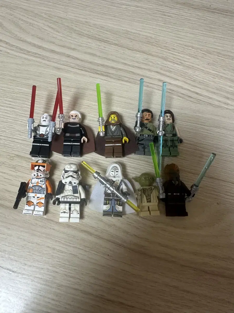 A large number of rare LEGO Star Wars figures (Dooku, Jedi Bob, Kainan, etc.)