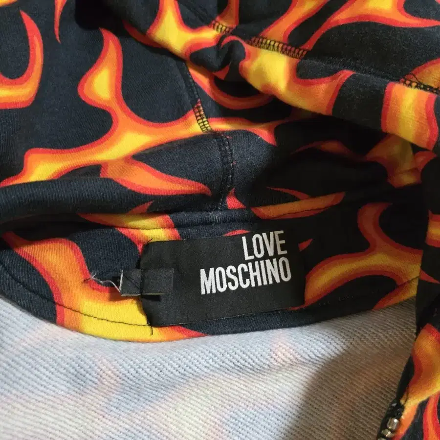 Love Moschino 플레임 화이어 프린트 후디 100