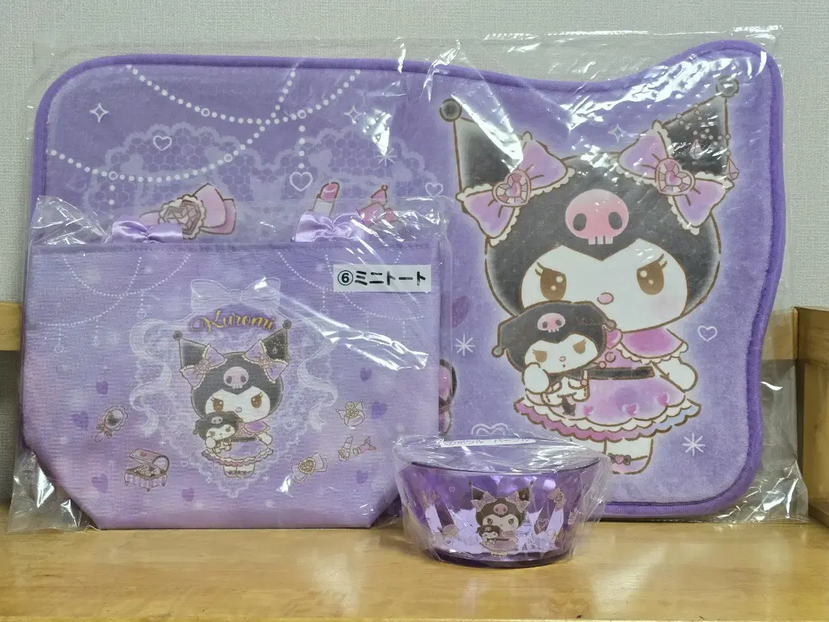 Kuromi Kuji sells merchandise