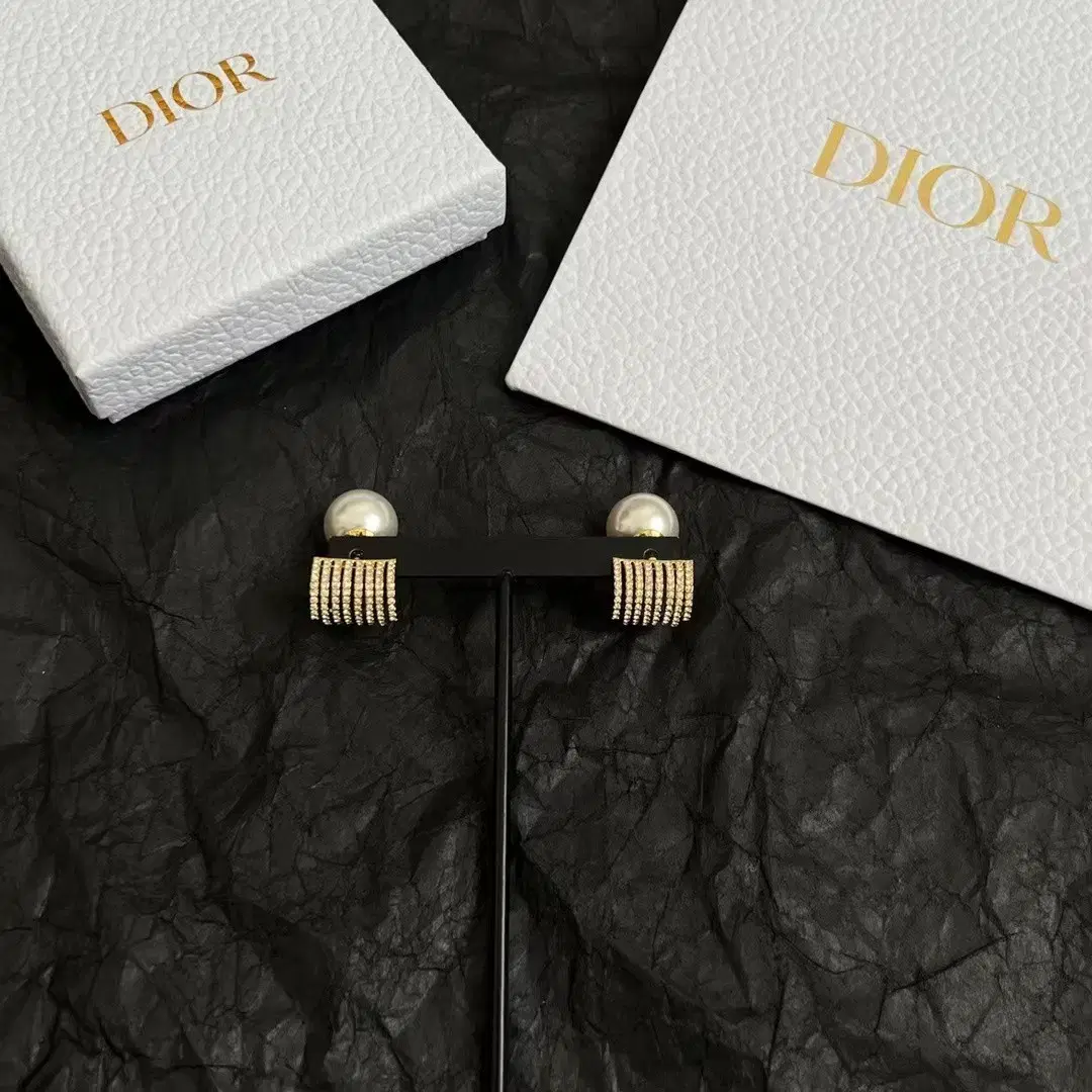 DIOR 디오르 여사 귀걸이