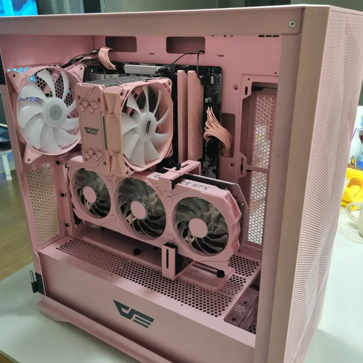 (신품조합)라이젠9600x rtx4070 핑크 컴퓨터