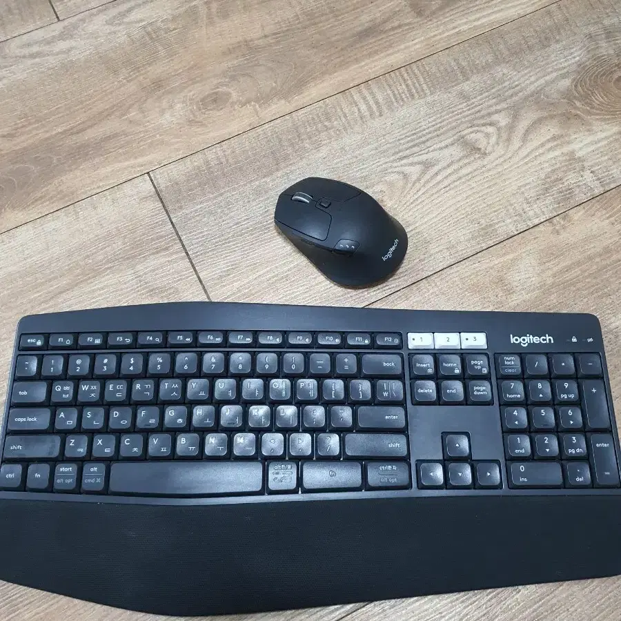 로지텍 k850 키보드와 마우스