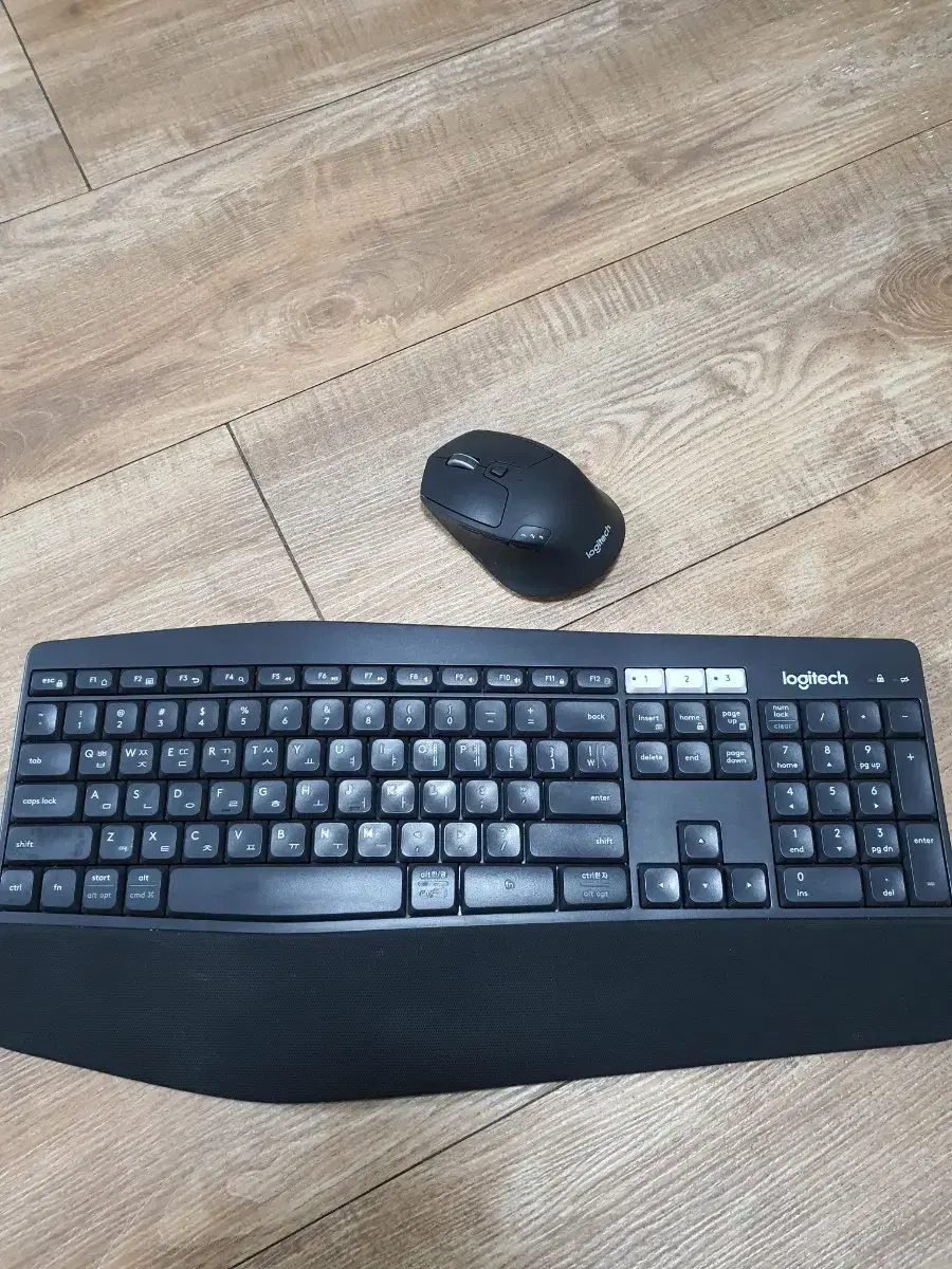 로지텍 k850 키보드와 마우스