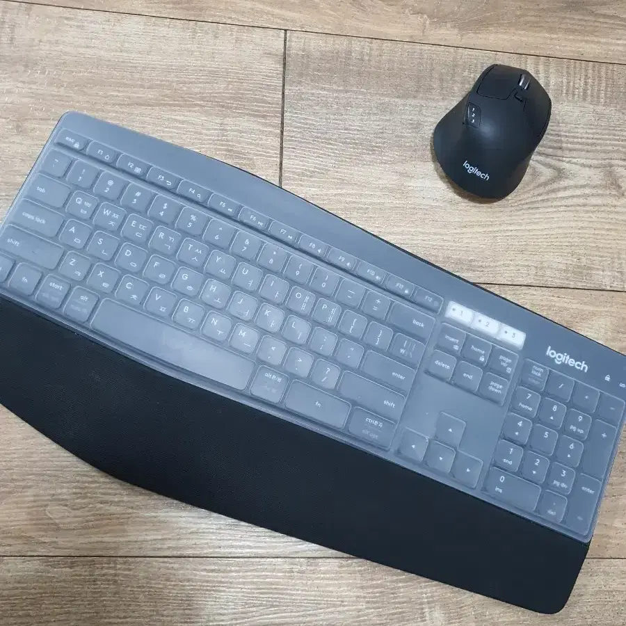 로지텍 k850 키보드와 마우스