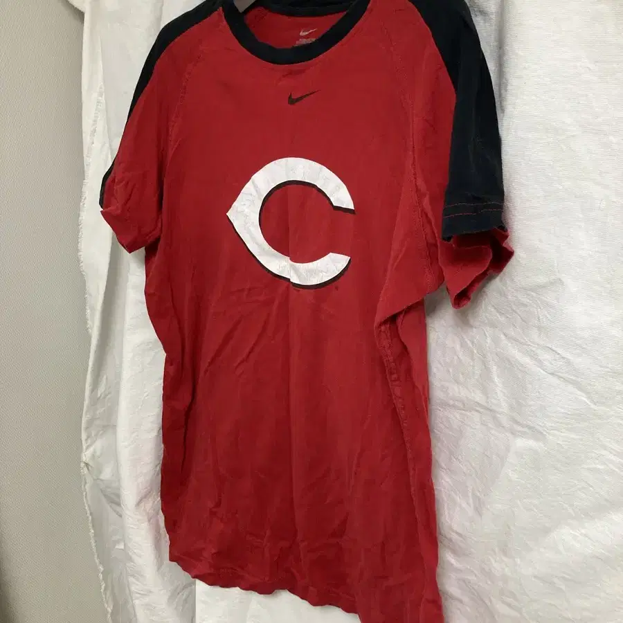 NIKE red tee