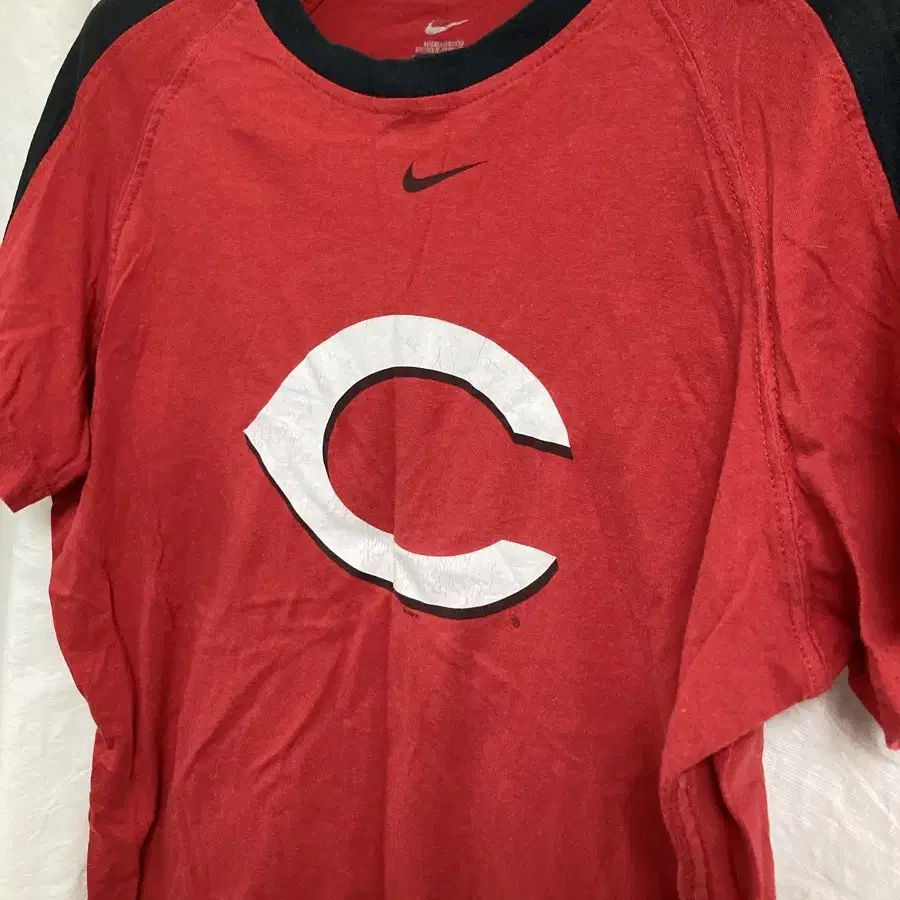 NIKE red tee